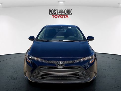 Used 2025 Toyota Corolla LE image 2