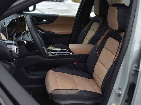 New 2026 Chevrolet Equinox ACTIV w/ Convenience Package III image 9