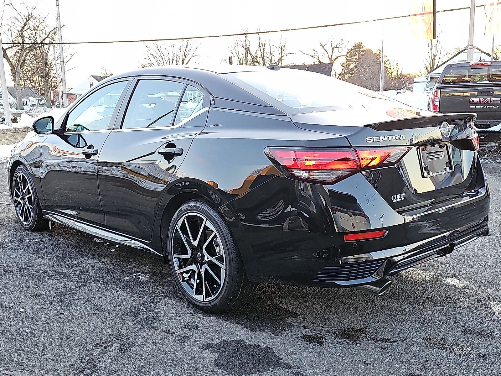 Used 2025 Nissan Sentra SR w/ SR Premium Package FWD image 4