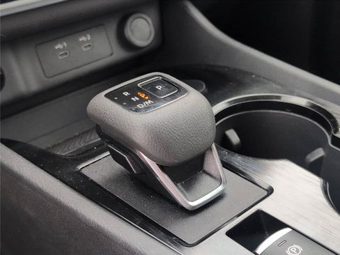 Used 2025 Nissan Rogue SV FWD image 25
