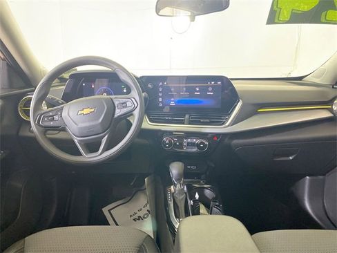 Used 2024 Chevrolet Trax LT image 10