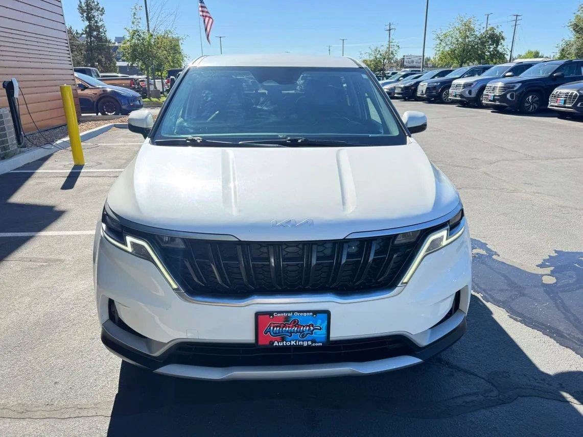 Used 2022 Kia Carnival LX FWD image 8