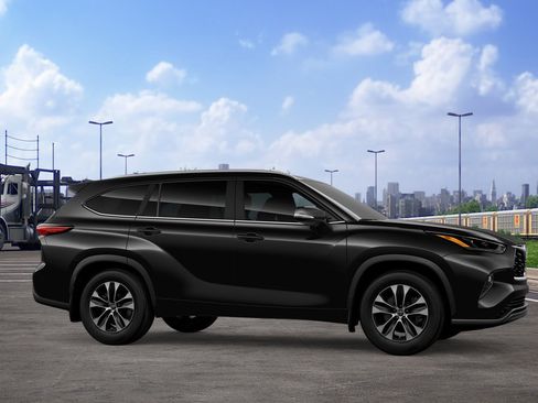 New 2026 Toyota Highlander XLE image 13