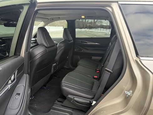 Certified 2025 INFINITI QX60 Luxe image 10