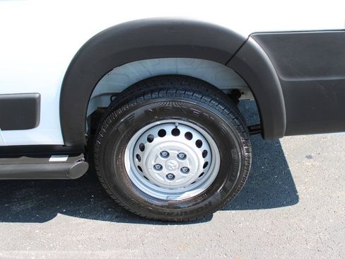 Used 2025 RAM ProMaster 2500 w/ U-Haul Equipment Group FWD image 10