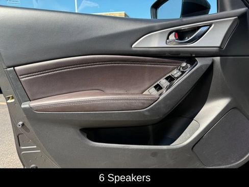 Used 2018 MAZDA MAZDA3 Touring FWD image 6