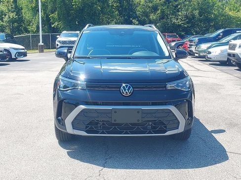Certified 2025 Volkswagen Taos SE AWD/4WD image 2