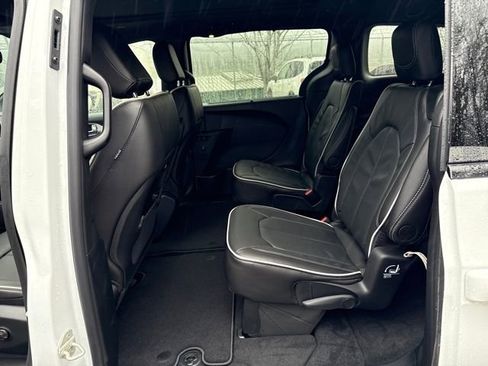 New 2026 Chrysler Pacifica Limited image 14