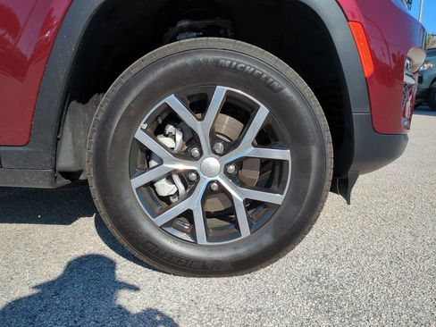 Used 2025 Jeep Grand Cherokee Limited RWD image 10