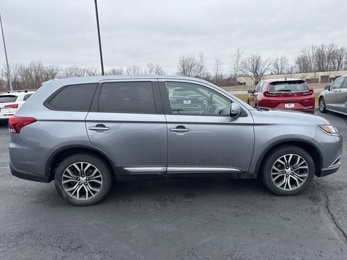 Used 2017 Mitsubishi Outlander SE image 4