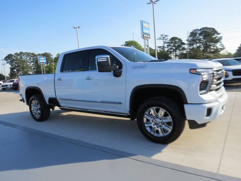New 2026 Chevrolet Silverado 2500 High Country w/ Technology Package AWD/4WD image 7