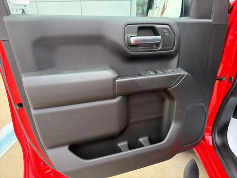 Used 2025 Chevrolet Silverado 1500 Custom Trail Boss w/ Turbomax Blackout Package image 11