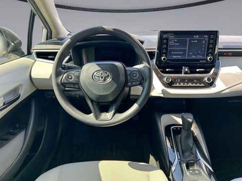 Used 2022 Toyota Corolla LE FWD image 21