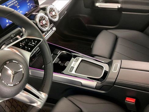 Used 2026 Mercedes-Benz GLB 250 4MATIC image 12