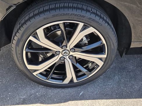 Used 2023 Volvo XC60 B5 Ultimate w/ Protection Package Premier FWD image 10