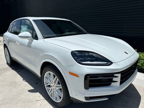 Used 2025 Porsche Cayenne image 10