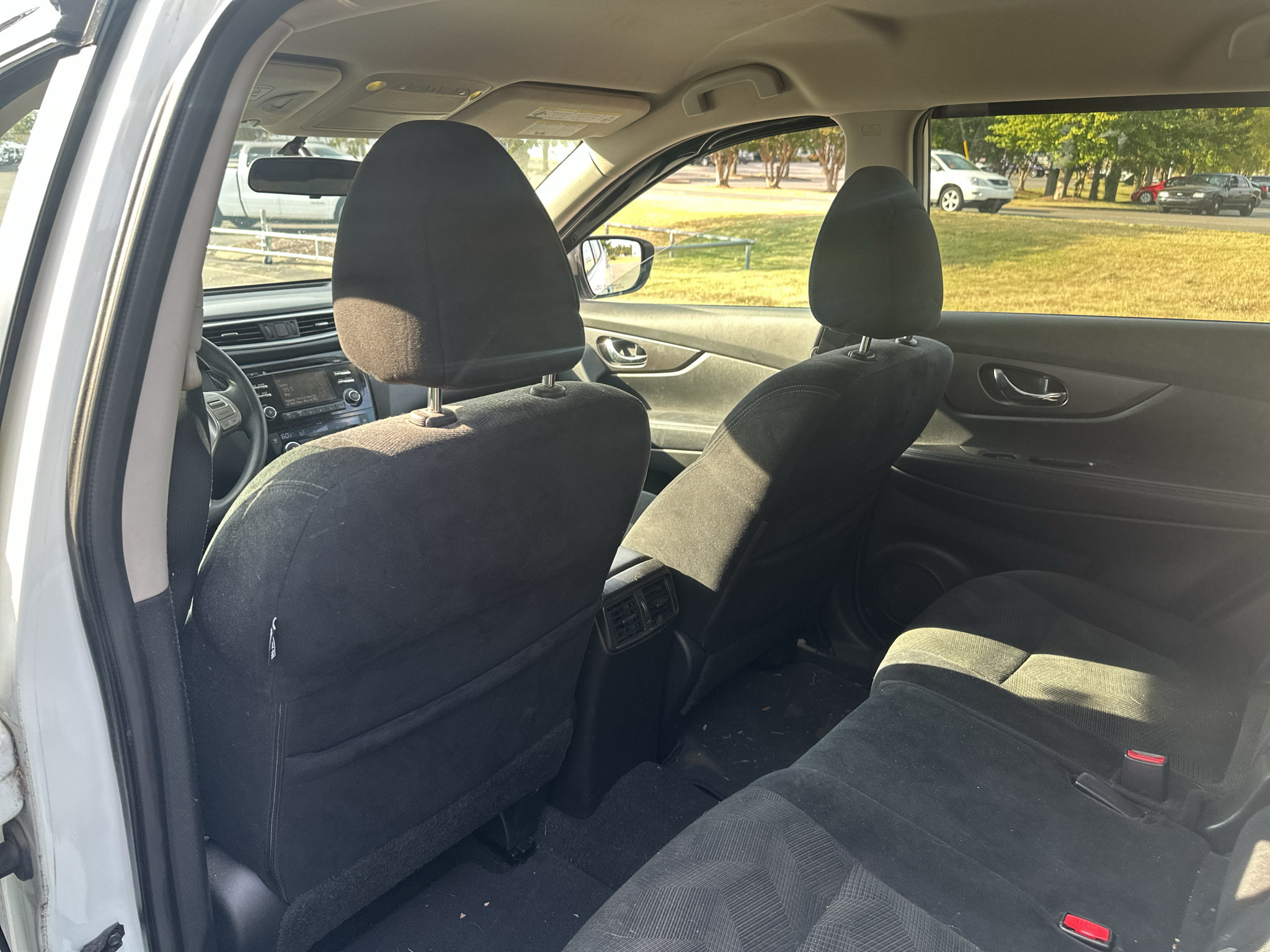 Used 2015 Nissan Rogue SV FWD image 17