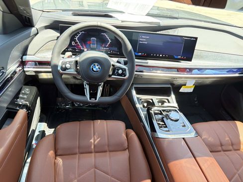 Used 2026 BMW 750e xDrive AWD/4WD image 8