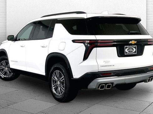 Used 2025 Chevrolet Traverse LT w/ Enhanced Driving Package FWD image 11