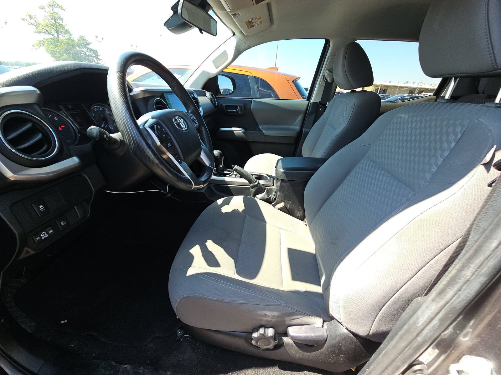 Used 2022 Toyota Tacoma SR5 w/ SR5 Appearance Package (SM) RWD image 4