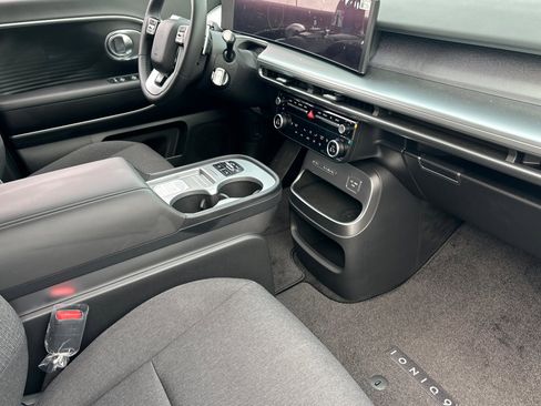 New 2026 Hyundai Ioniq 9 SE image 17