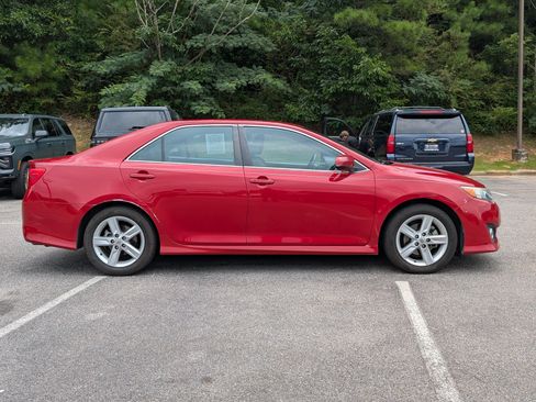 Used 2014 Toyota Camry SE FWD image 10