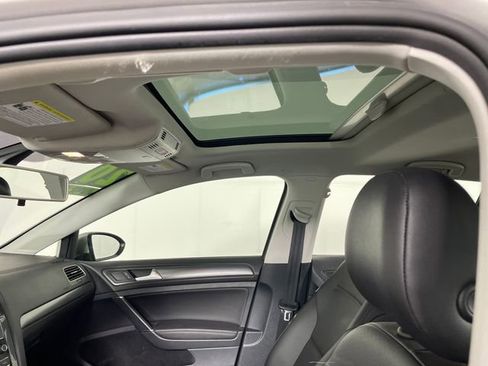 Used 2020 Volkswagen Golf 4-Door image 11