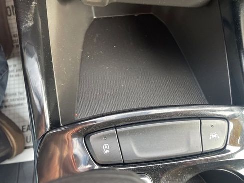 Used 2024 Chevrolet Trax LT w/ LT Convenience Package image 17