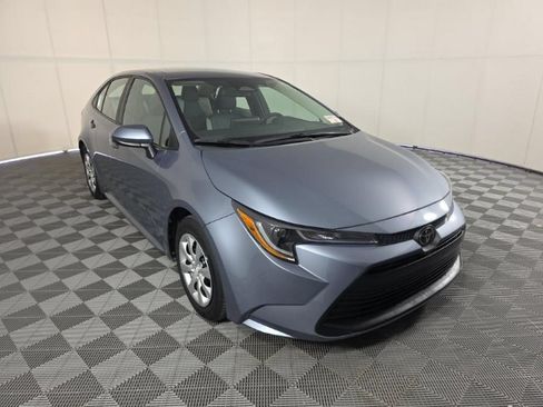 Used 2023 Toyota Corolla LE FWD image 3