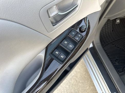 Used 2016 Toyota Sienna XLE image 9