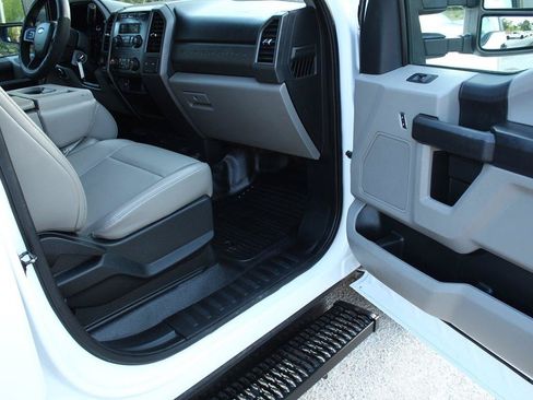 Used 2019 Ford F250 XL w/ Power Equipment Group AWD/4WD image 21