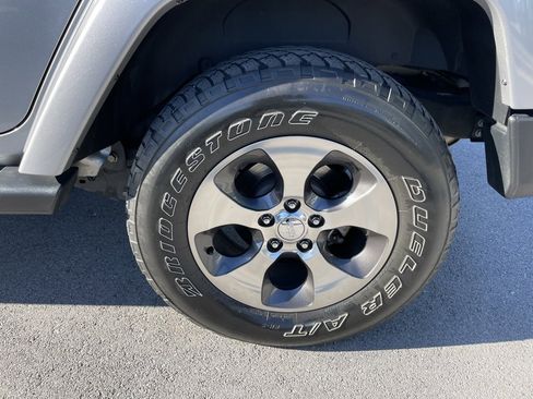 Used 2017 Jeep Wrangler Unlimited Sahara image 30