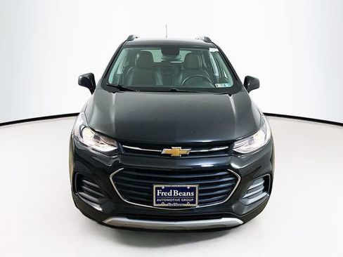 Used 2019 Chevrolet Trax LT w/ LT Convenience Package FWD image 2
