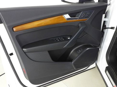 Used 2023 Audi Q5 2.0T Premium w/ Convenience Package image 11