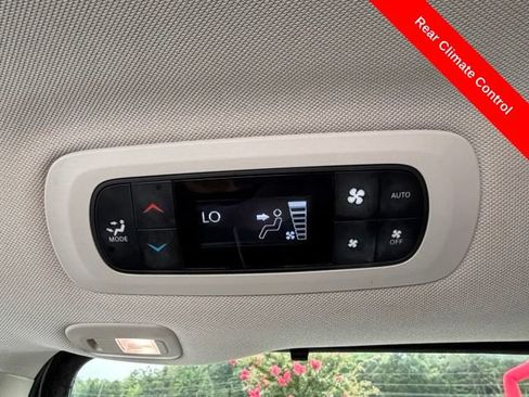 Used 2023 Chrysler Pacifica Limited FWD image 22