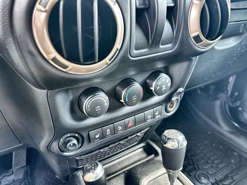 Used 2016 Jeep Wrangler Sahara AWD/4WD image 27