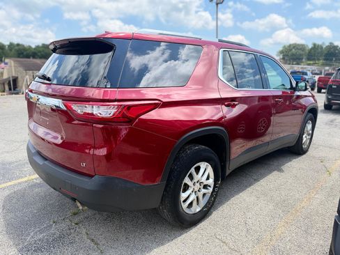 Used 2018 Chevrolet Traverse LT FWD image 2