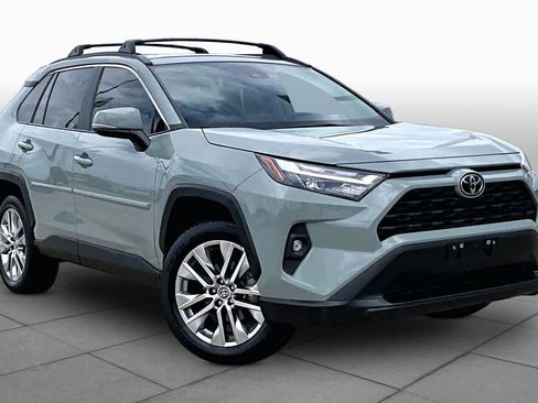 Used 2023 Toyota RAV4 XLE Premium image 3