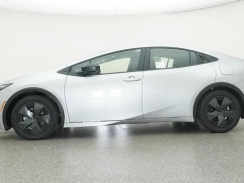 New 2026 Toyota Prius Plug-In Hybrid FWD image 18