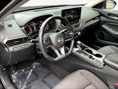 Used 2024 Nissan Altima 2.5 SV w/ SV Premium Package image 12