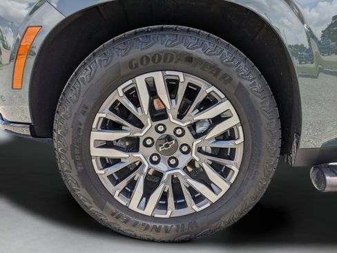 Used 2025 Chevrolet Tahoe Z71 w/ Z71 Off-Road Package AWD/4WD image 38