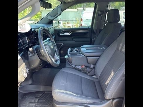 Used 2022 Chevrolet Silverado 1500 LT AWD/4WD image 3