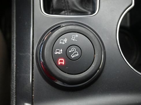 Used 2018 Ford Explorer XLT AWD/4WD image 19