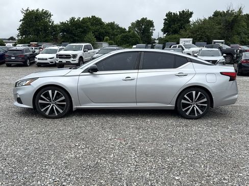 Used 2019 Nissan Altima 2.5 SR FWD image 3