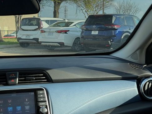 Used 2025 Nissan Versa SV image 35