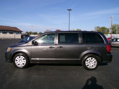 Used 2019 Dodge Grand Caravan SE w/ UConnect Hands-Free Group FWD image 6