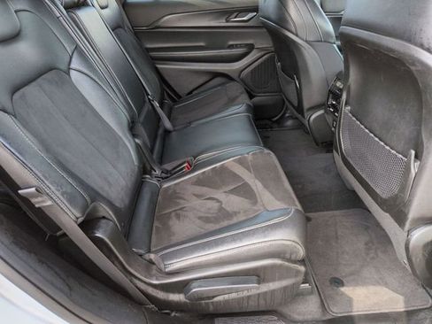 Certified 2024 Jeep Grand Cherokee L Laredo image 28