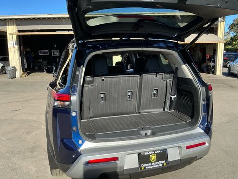 Used 2023 Nissan Pathfinder Platinum w/ Cargo Package image 26