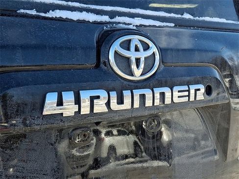 Used 2018 Toyota 4Runner SR5 Premium image 29