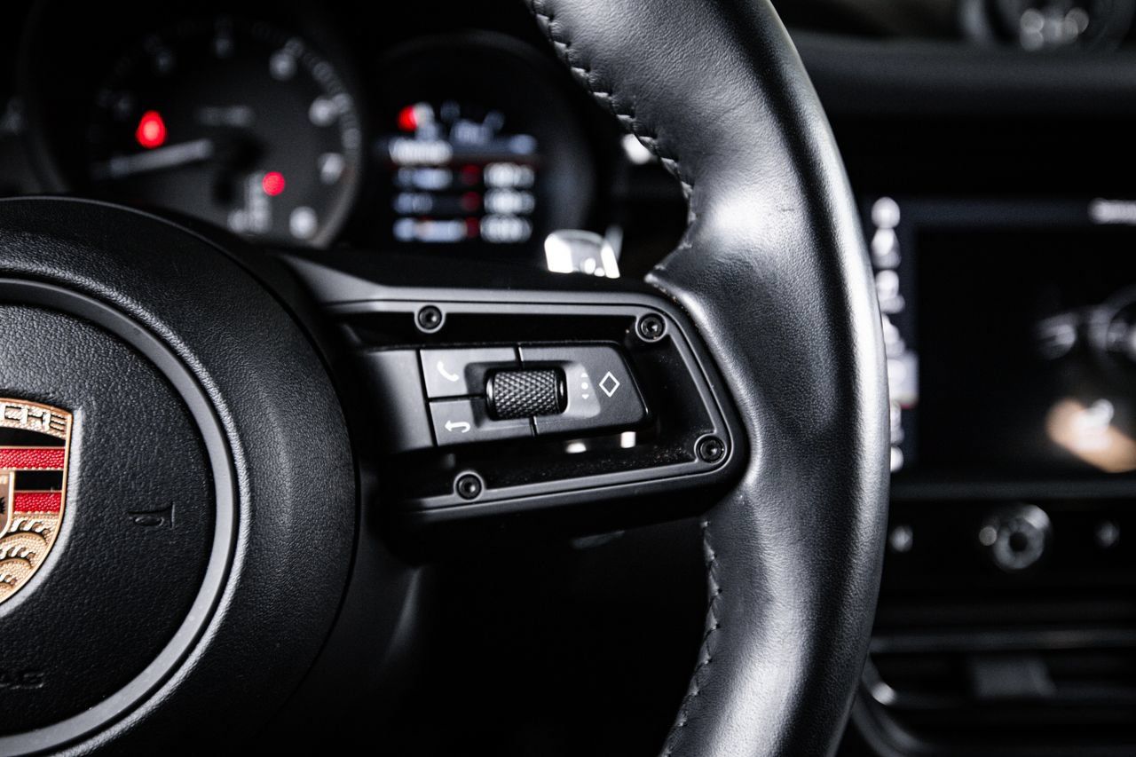 Certified 2023 Porsche Macan AWD/4WD image 16